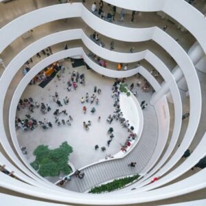 El Guggenheim + Sarah Sze: Exposición Timelapse