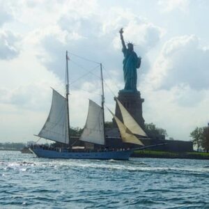 Paseo en velero por la Estatua de la Libertad de Nueva York a bordo del Clipper City