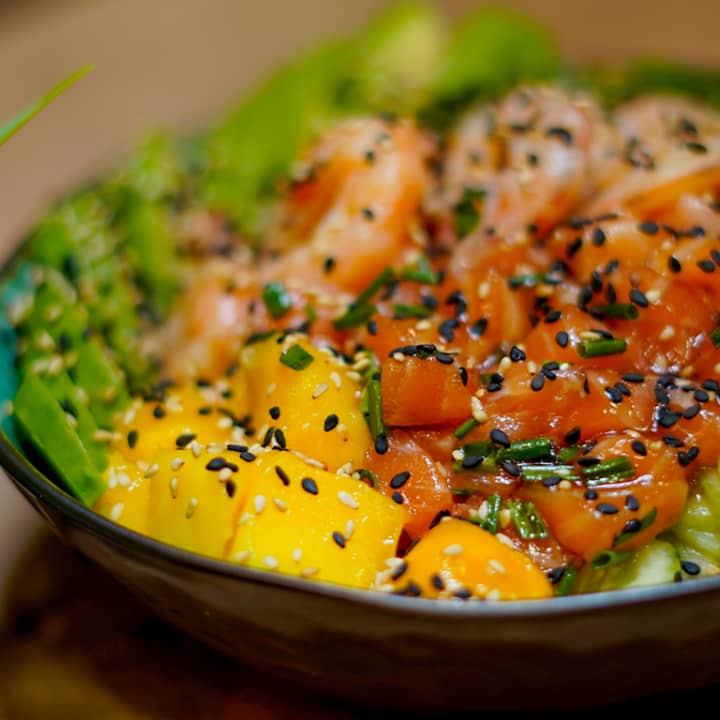 Menú gourmet hawaiano en Poke Friendly