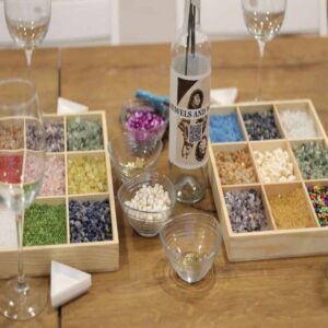 Taller de joyería y vino ilimitado en Madrid
