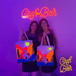 El Vermut Creativo de Madrid: pinta tu tote bag con neón y disfruta del aperitivo en Malasaña