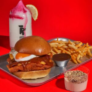 Menú Roost Chicken ( Bailén ) – Hamburguesa con patatas + bebidas y postre o café