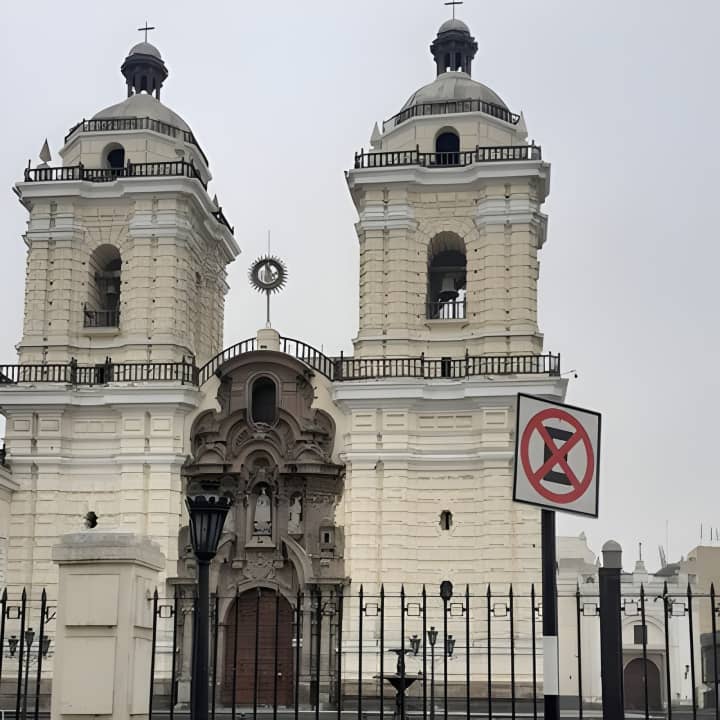 Visitando la Plaza de Armas de Lima
