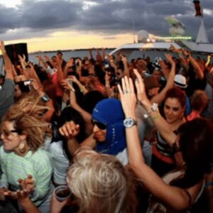 Crucero con fiesta en yate «Rock the Boat» al atardecer