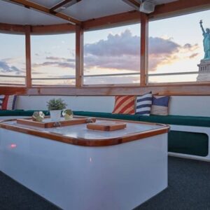 Crucero con cóctel al atardecer en yate pequeño por Nueva York