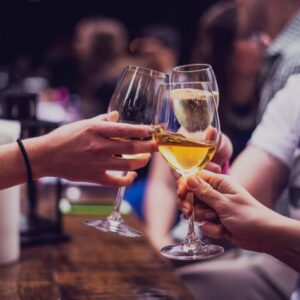 Fiesta del Vino de NY: ¡Degusta 100s de Vinos + Entretenimiento en Vivo, Comida, & Juegos Interactivos!