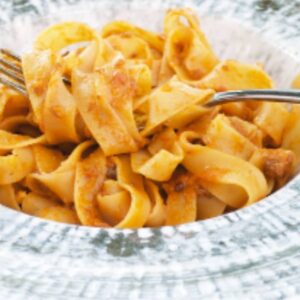 Pasta clásica hecha a mano con salsa de vodka en NYC