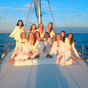 Barcelona Exclusivo: Grupo Privado en Velero de Lujo – 2 Horas Especiales al Atardecer