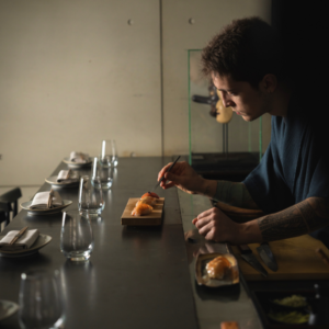 Experiencia Omakase con maridaje en Os-kuro
