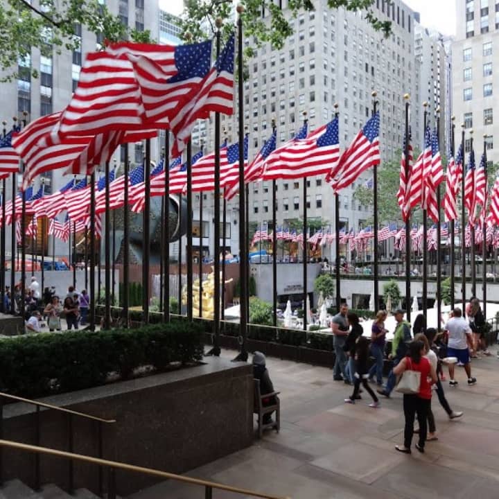 Surveillance, Propaganda y Control en el Paseo por Midtown Manhattan - Imagen 2