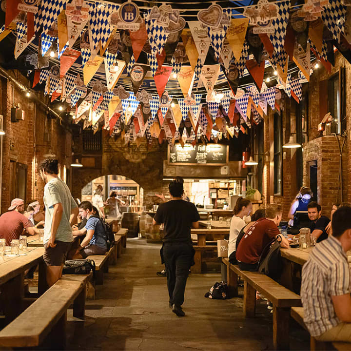 Speed Dating @ Radegast Hall & Biergarten Williamsburg (Edades: 20-30 años) - Imagen 4