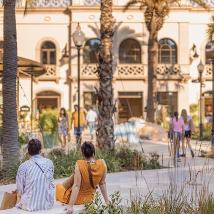 La Roca Village Shopping Express: Viaje de ida y vuelta desde Barcelona - Imagen 7