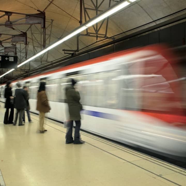 Hola Barcelona: Tarjeta de transporte público - Imagen 19
