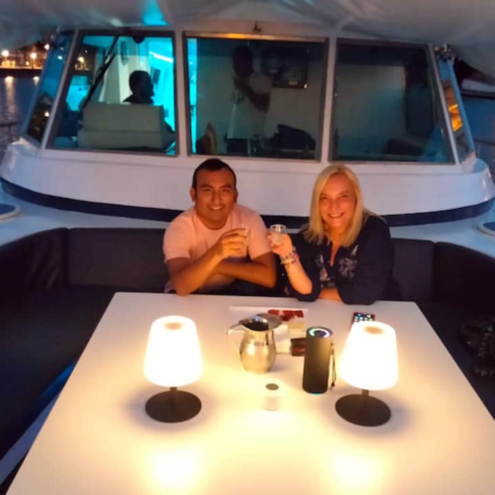 Sevilla: Paseo en barco + Comida o Cena de 5 platos + Bebidas ilimitadas - Imagen 4
