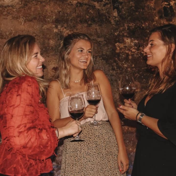 Tour del casco antiguo de Valencia con vino y tapas en un monumento del siglo XI - Imagen 5