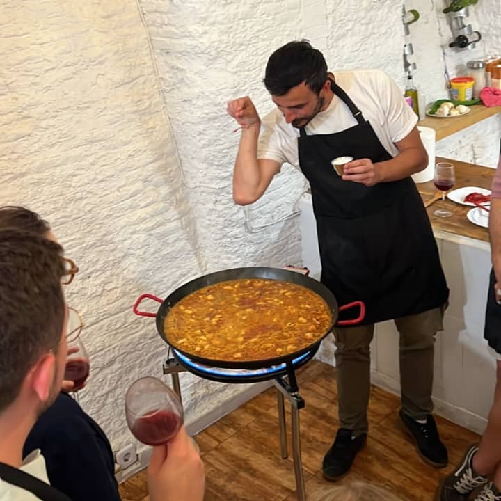 Paella cooking workshop in Madrid - Imagen 2