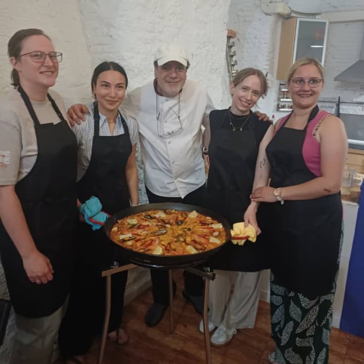 Paella cooking workshop in Madrid - Imagen 7