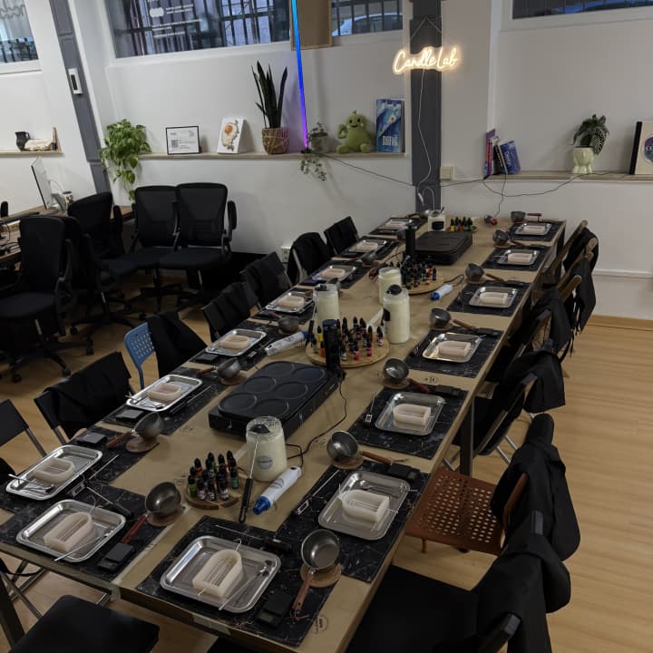 CandleLab: Taller de velas con bebida y picoteo - Imagen 10