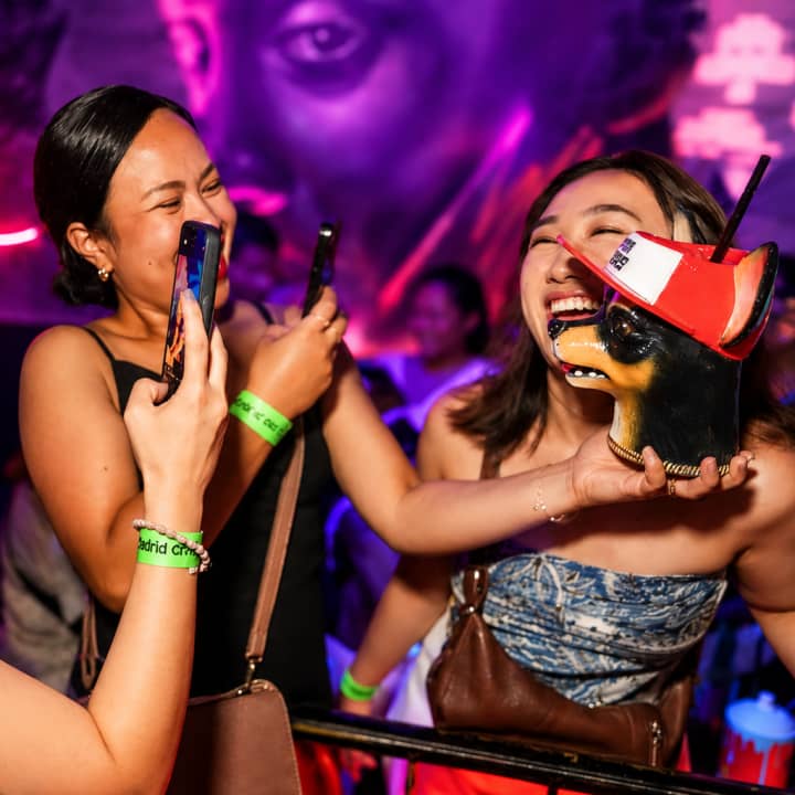 Madrid Pub Crawl: 4 Bars, Shots & VIP Club Entry - Imagen 8