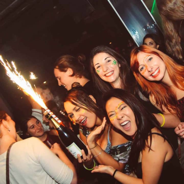 Madrid Pub Crawl: 4 Bars, Shots & VIP Club Entry - Imagen 7