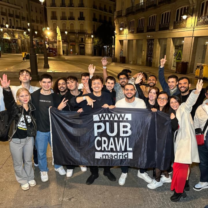 Madrid Pub Crawl: 4 Bars, Shots & VIP Club Entry - Imagen 5