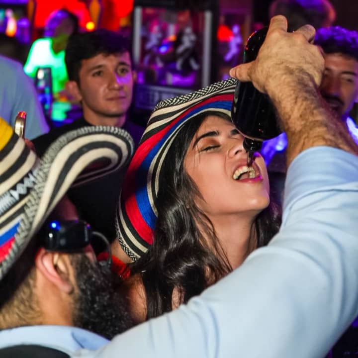 Madrid Pub Crawl: 4 Bars, Shots & VIP Club Entry - Imagen 4
