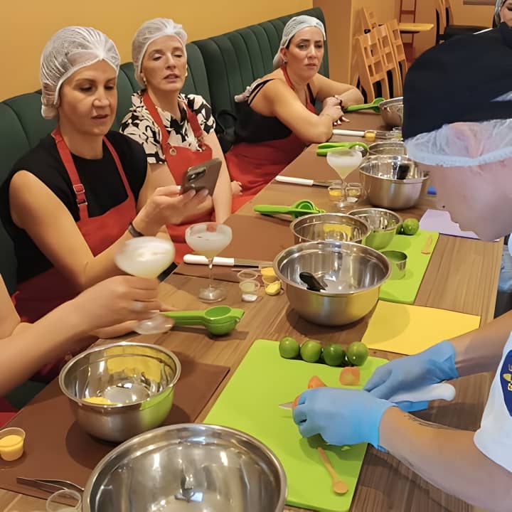 Clase muy práctica de comida y bebida peruana - Imagen 6