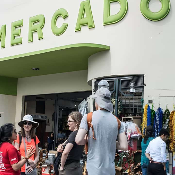 Paseo por Lima: Centro Histórico, Mercado y Monasterio - Imagen 4