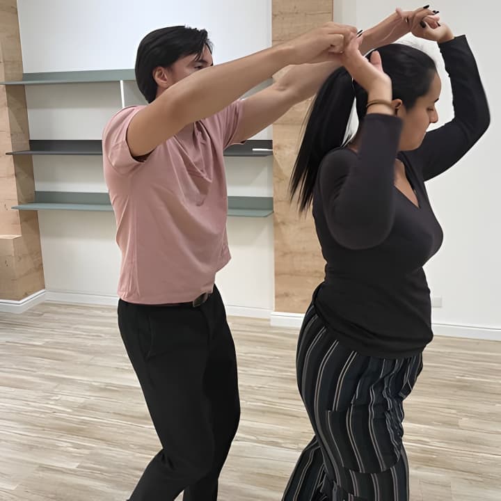 Clases Privadas de Salsa y Bachata en Lima para Principiantes - Imagen 9