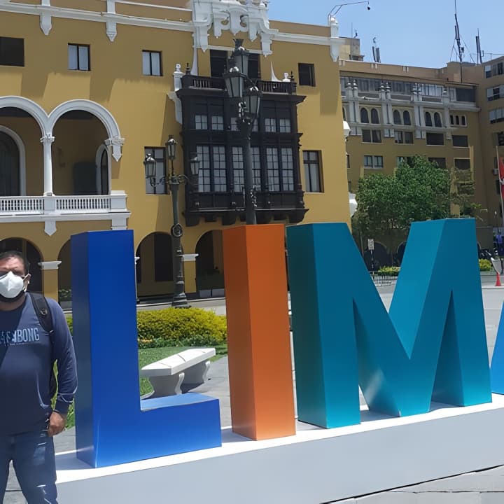 Visitando la Plaza de Armas de Lima - Imagen 7