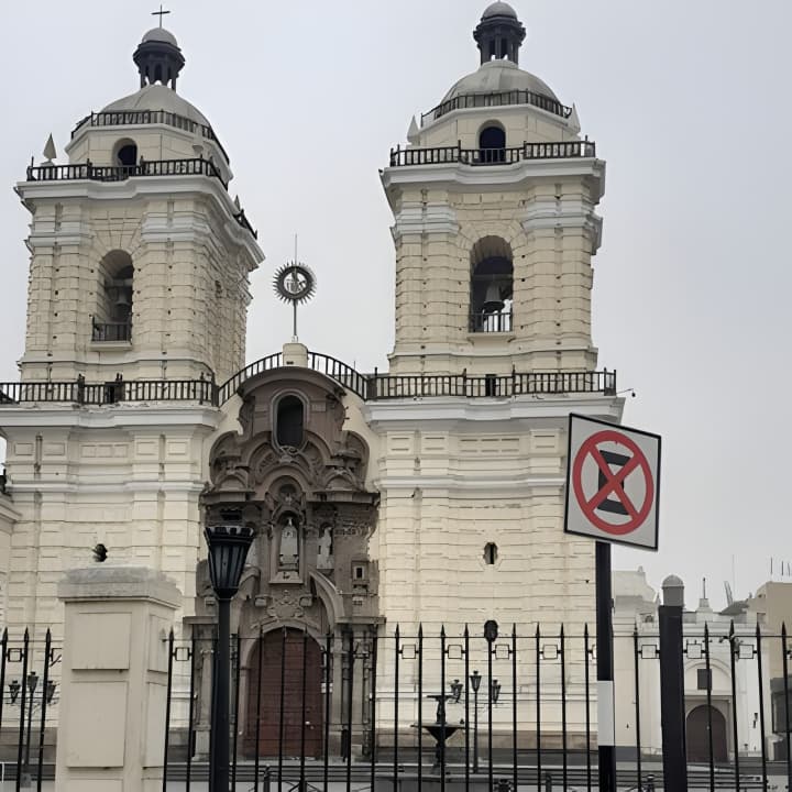 Visitando la Plaza de Armas de Lima - Imagen 5