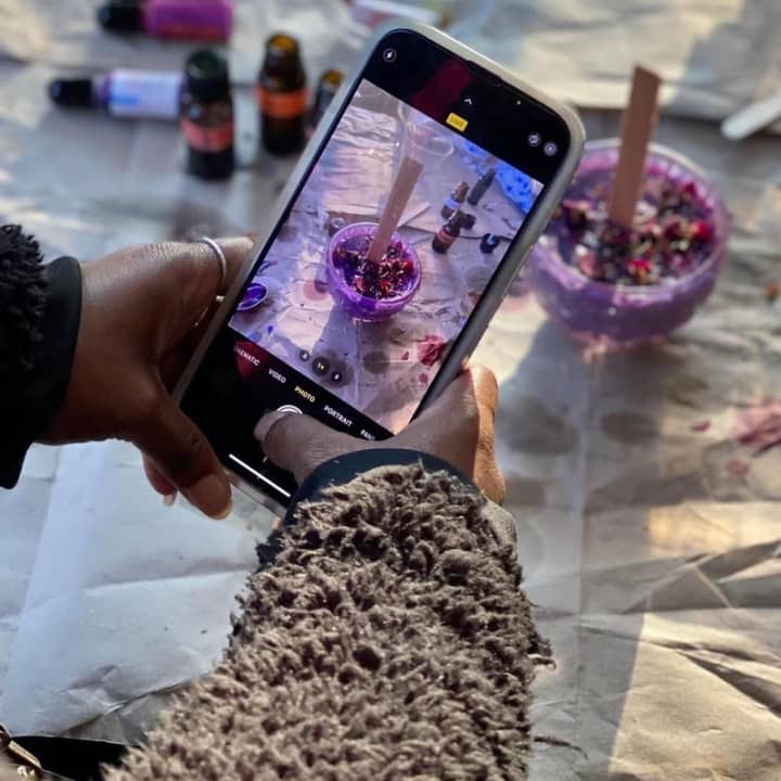 Experiencia de elaboración de velas «Spring Sip & Smell» - Imagen 9