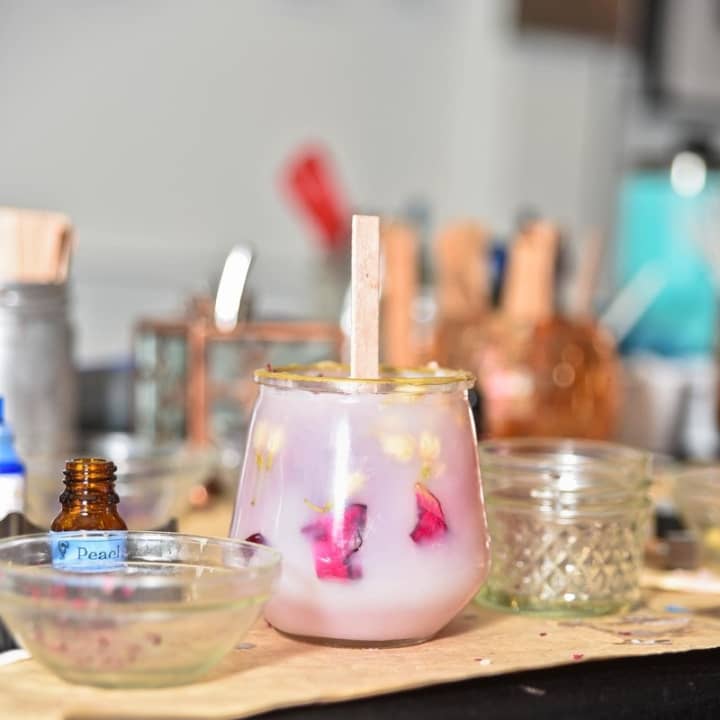 Experiencia de elaboración de velas «Spring Sip & Smell» - Imagen 7