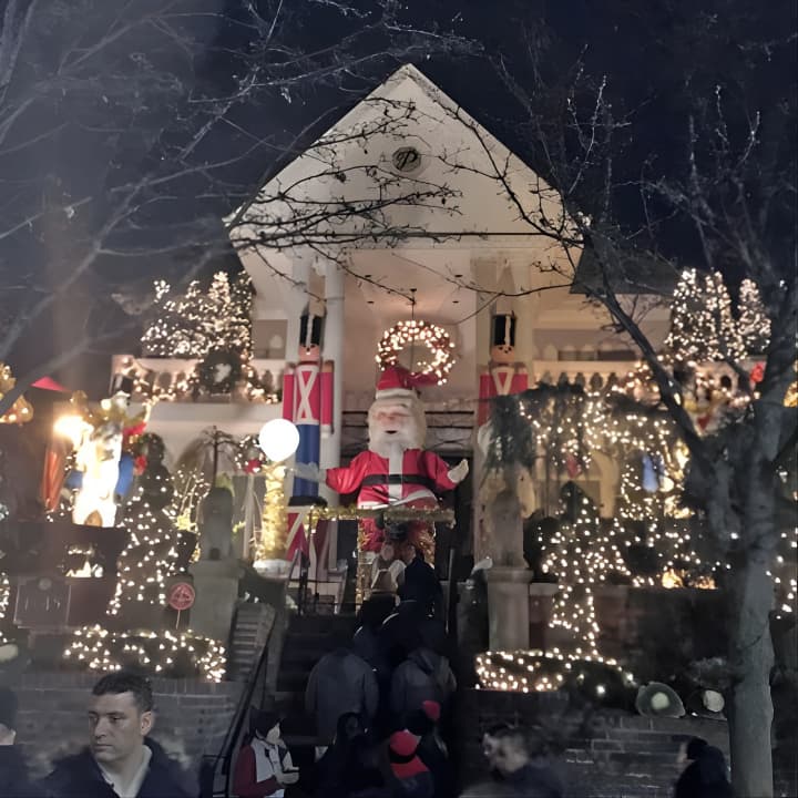 Recorrido a pie por las luces de Navidad de Brooklyn en Dyker Heights - Imagen 4