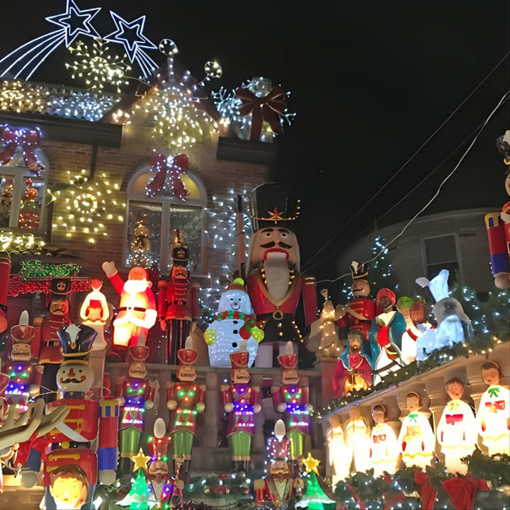 Recorrido a pie por las luces de Navidad de Brooklyn en Dyker Heights - Imagen 3