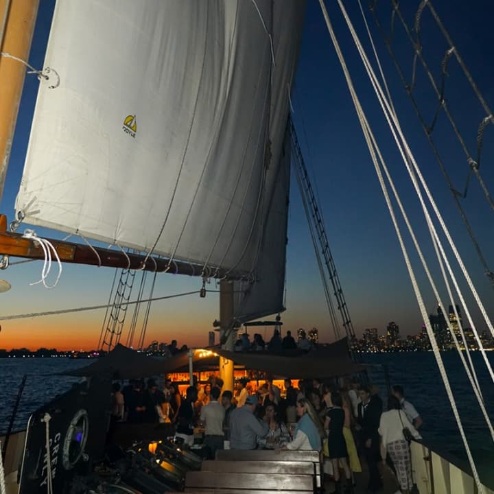 Sunset Wine & Jazz City Sail en Clipper City - Imagen 4
